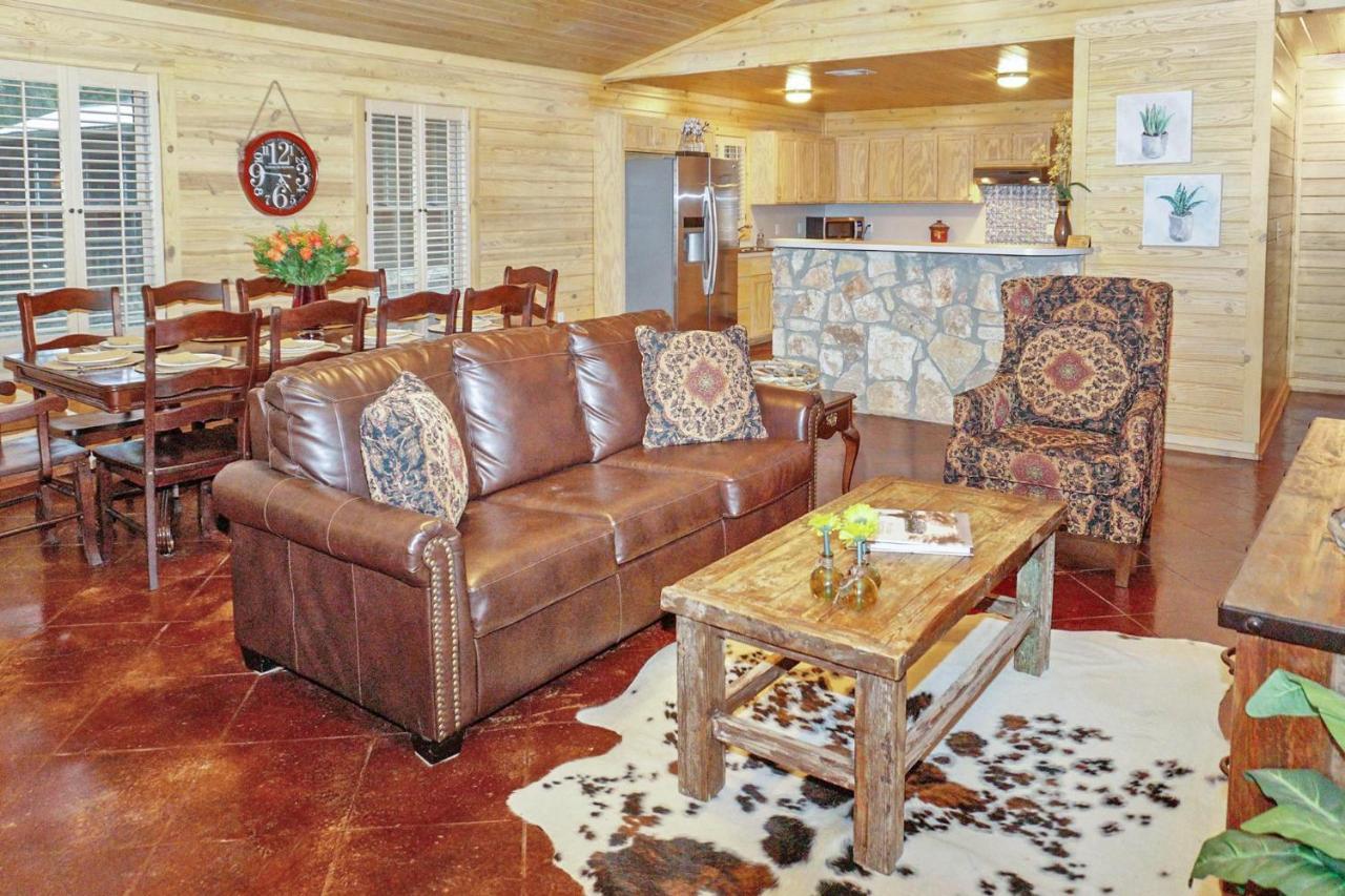 Wimberley Log Cabins Resort And Suites- The Oak Lodge Dış mekan fotoğraf