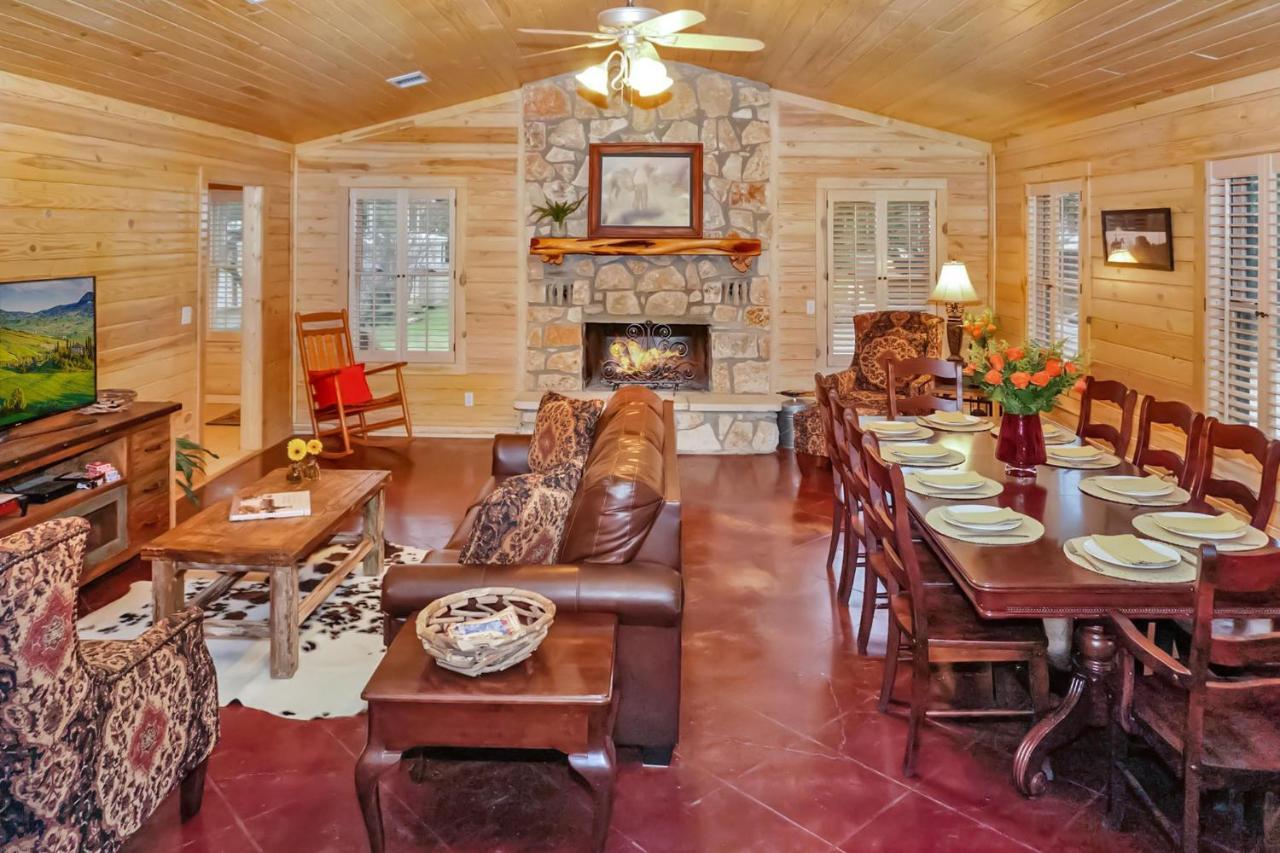 Wimberley Log Cabins Resort And Suites- The Oak Lodge Dış mekan fotoğraf