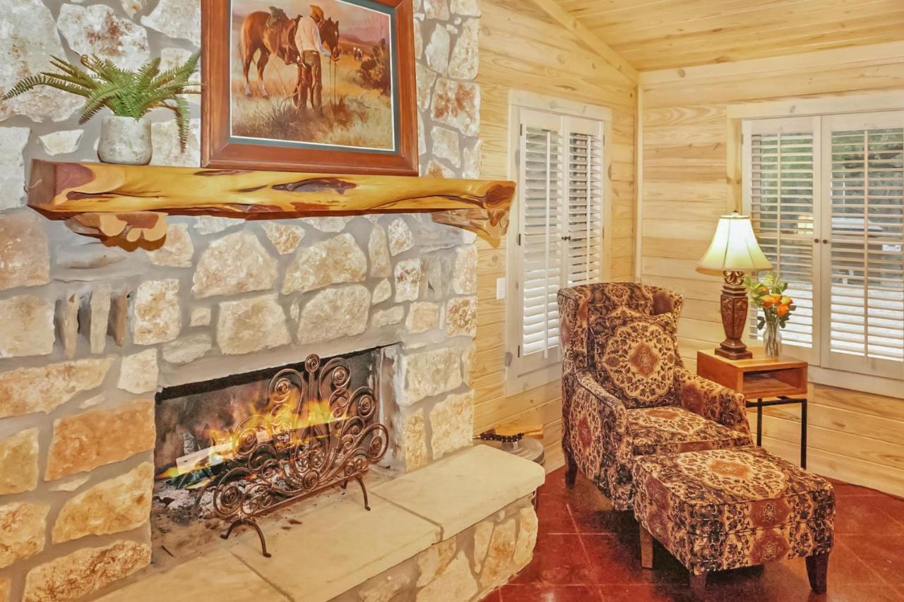 Wimberley Log Cabins Resort And Suites- The Oak Lodge Dış mekan fotoğraf