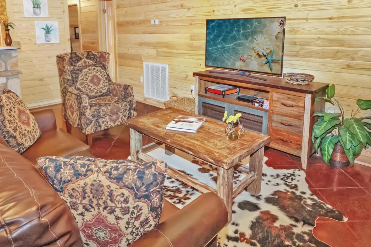 Wimberley Log Cabins Resort And Suites- The Oak Lodge Dış mekan fotoğraf