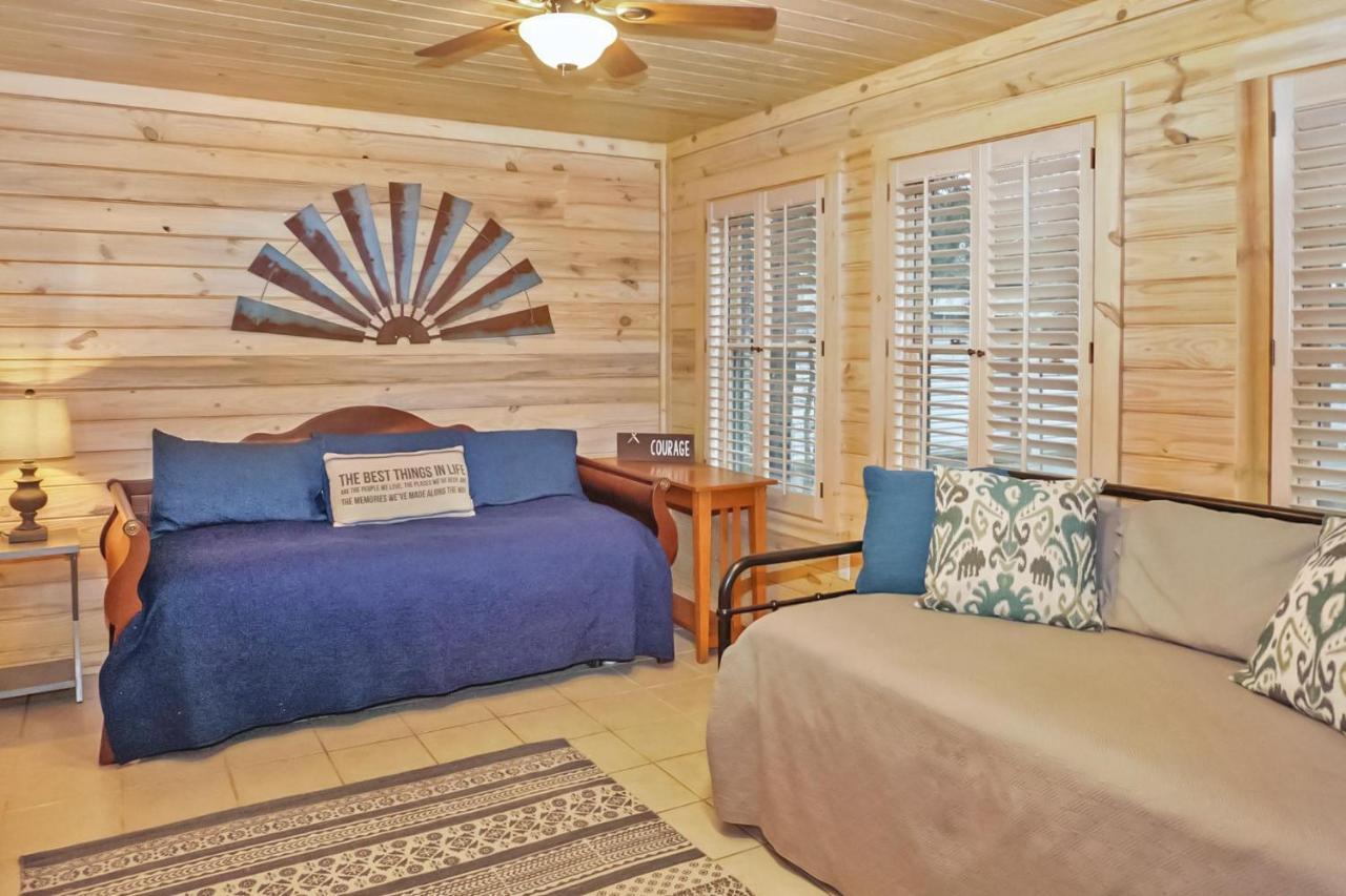 Wimberley Log Cabins Resort And Suites- The Oak Lodge Dış mekan fotoğraf