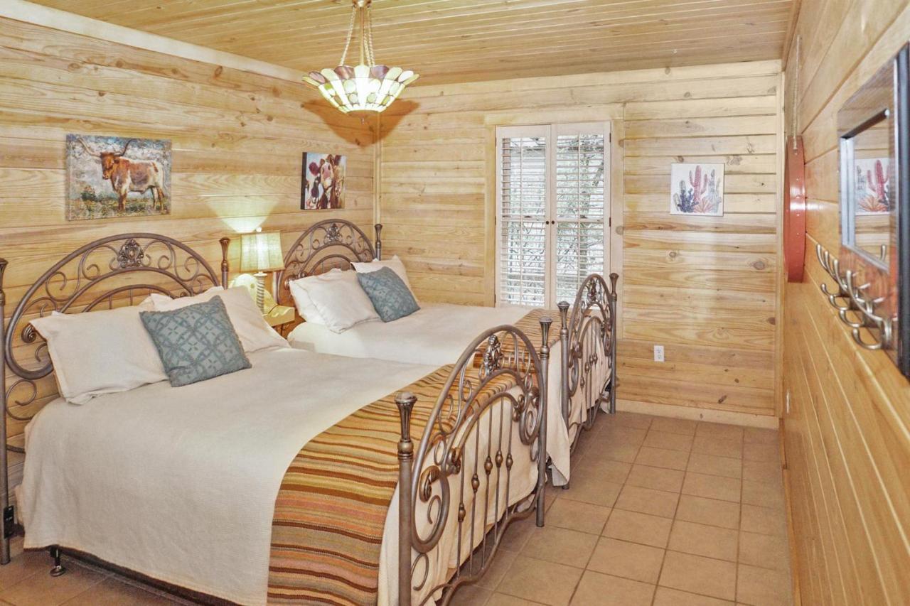 Wimberley Log Cabins Resort And Suites- The Oak Lodge Dış mekan fotoğraf